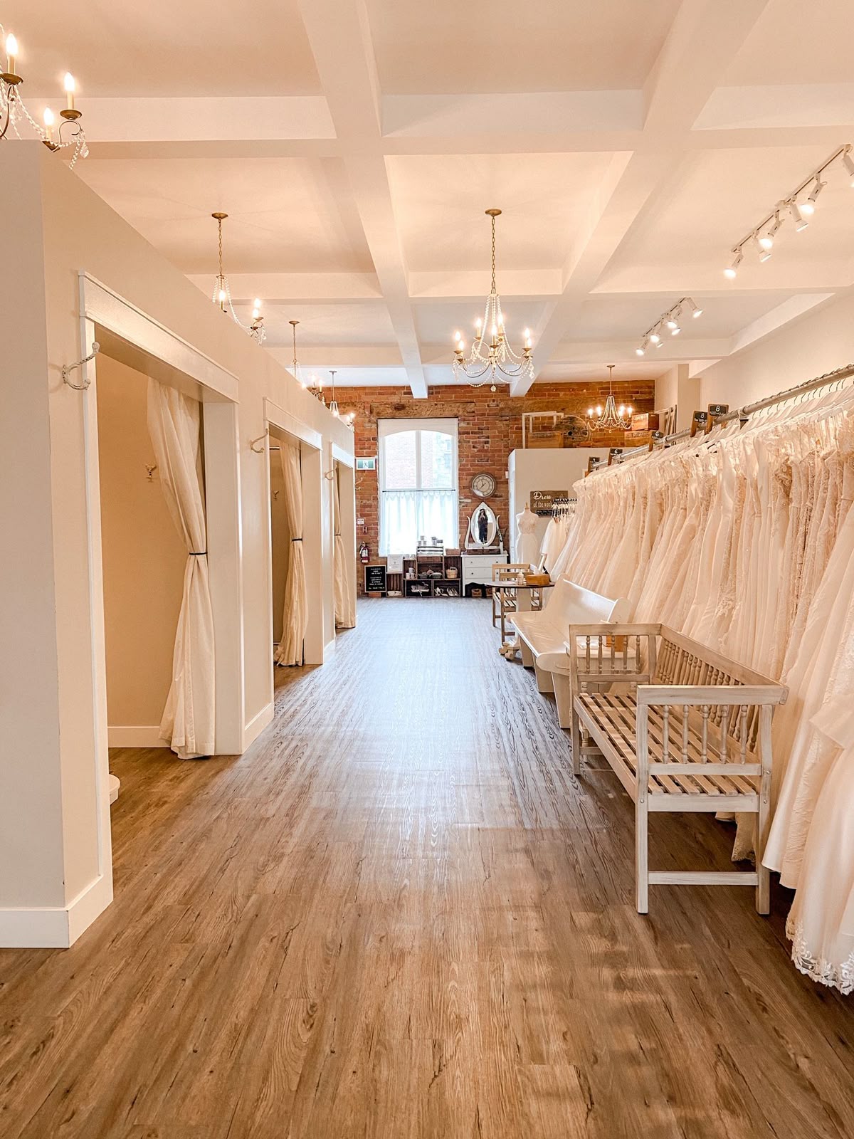 mẫu thiết kế studio áo cưới đẹp